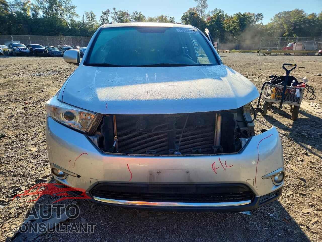 TOYOTA HIGHLANDER 2013 - 5TDYK3EH8DS100427
