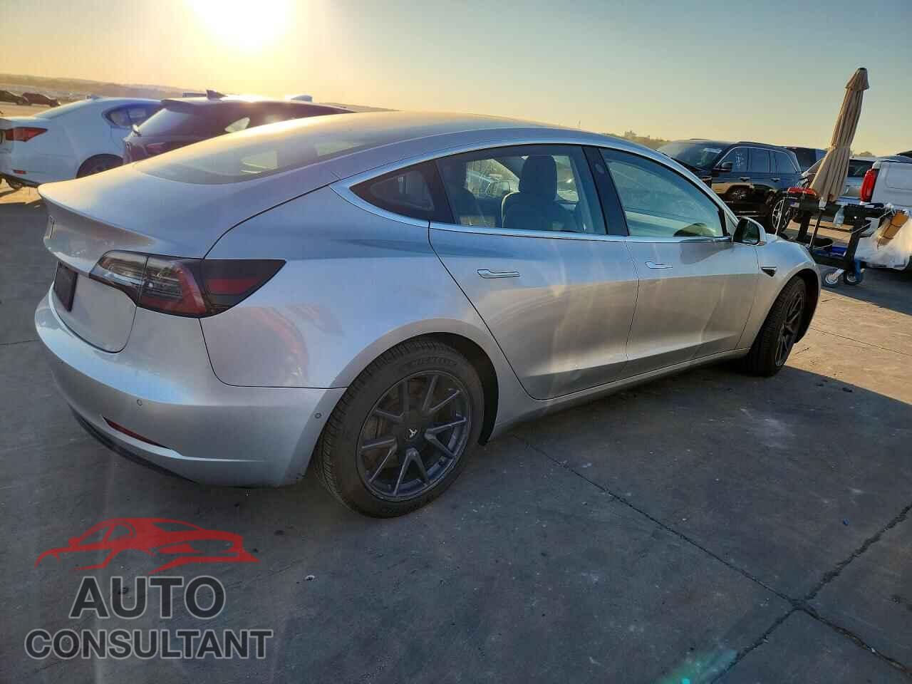 TESLA MODEL 3 2018 - 5YJ3E1EA5JF058761