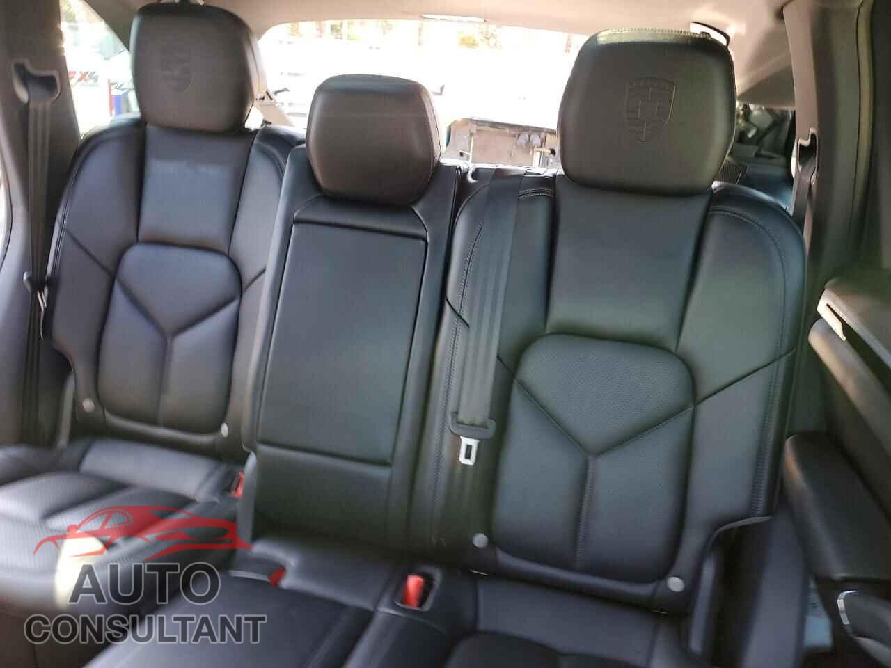 PORSCHE CAYENNE 2017 - WP1AA2A23HKA86349