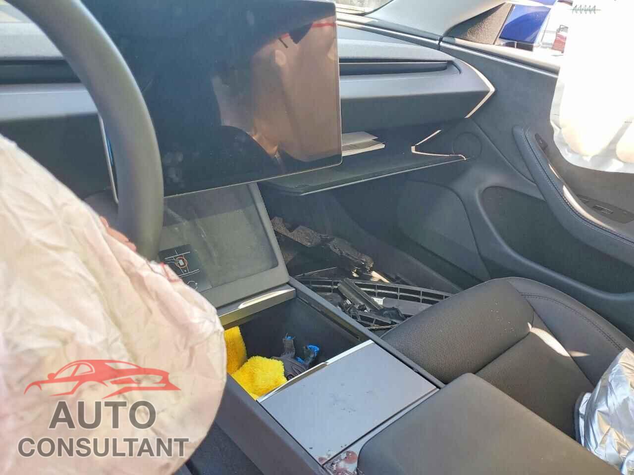 TESLA MODEL 3 2025 - 5YJ3E1EB4SF084004