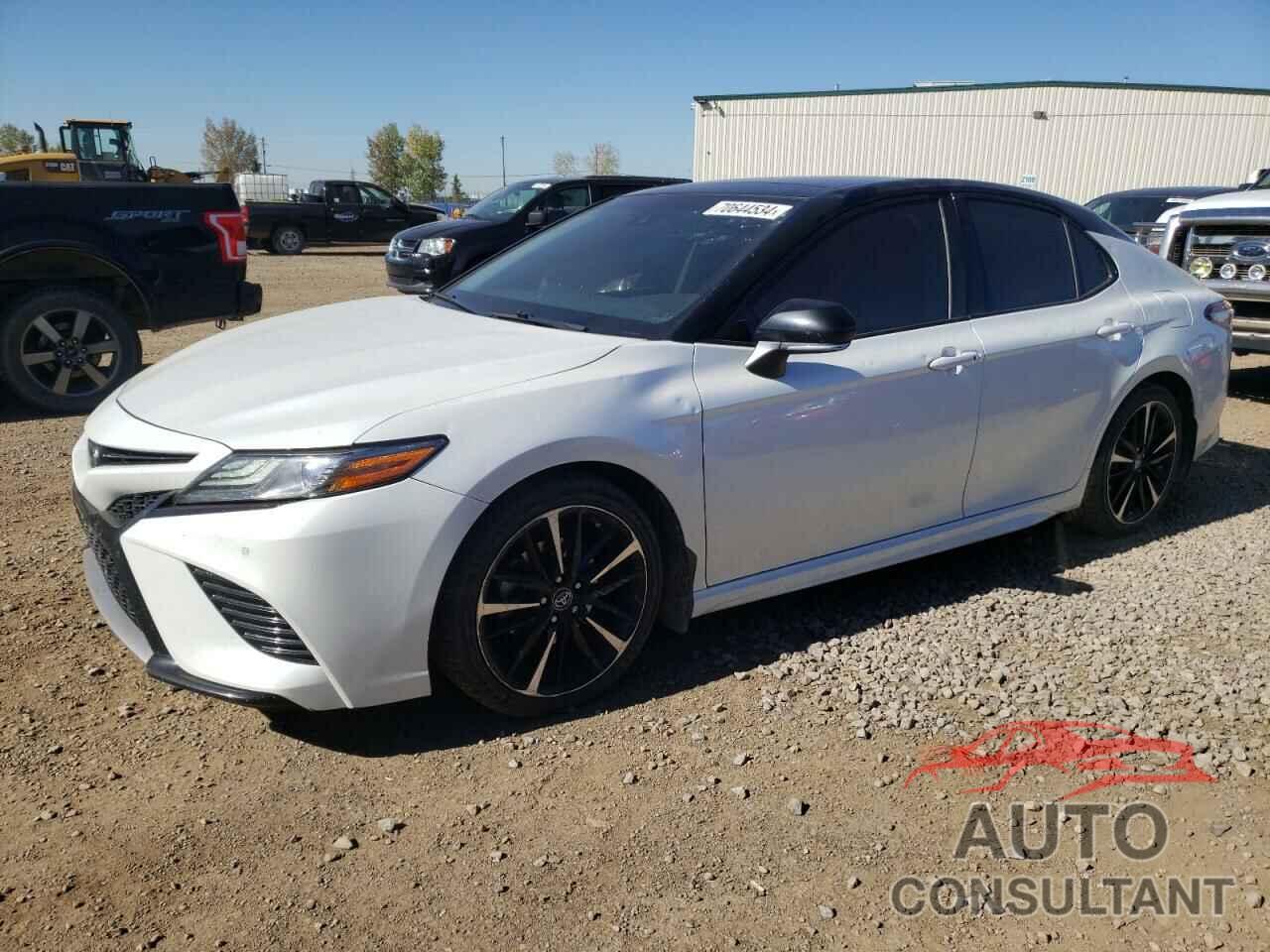 TOYOTA CAMRY 2018 - 4T1B61HK1JU109415