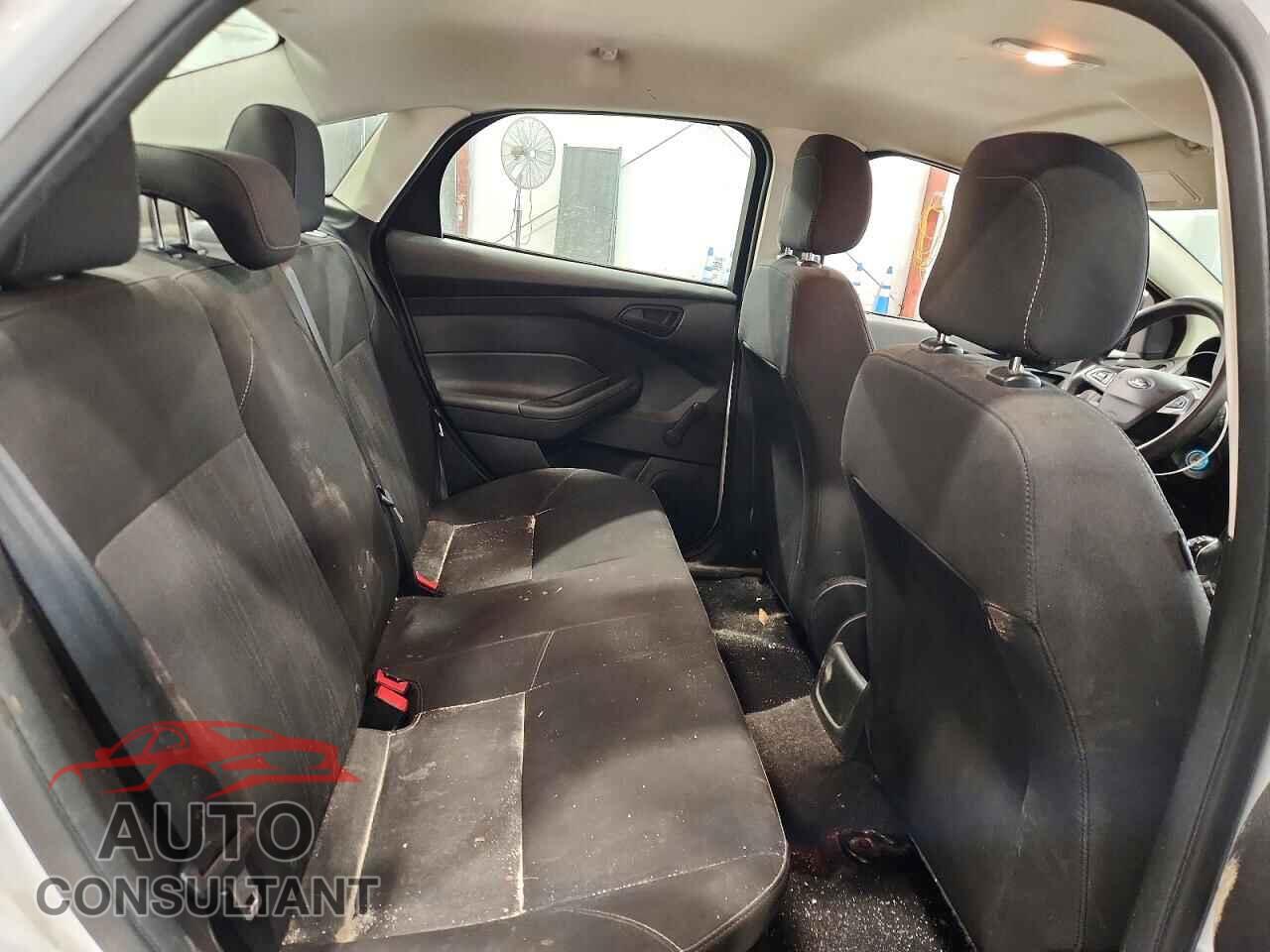FORD FOCUS 2017 - 1FADP3E28HL297432