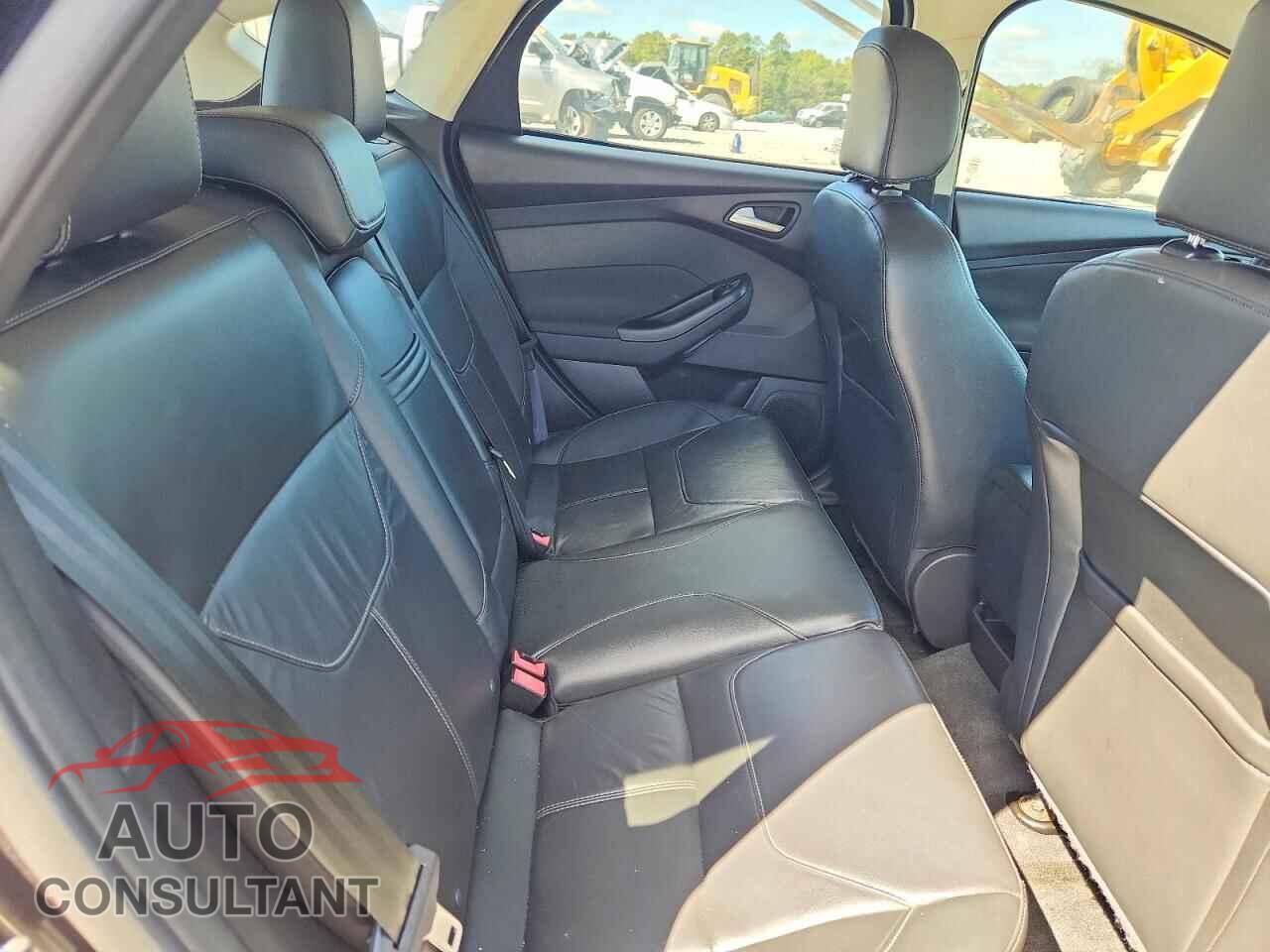 FORD FOCUS 2015 - 1FADP3K2XFL270699