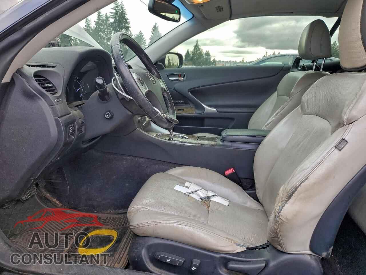 LEXUS IS 2011 - JTHFF2C29B2519782