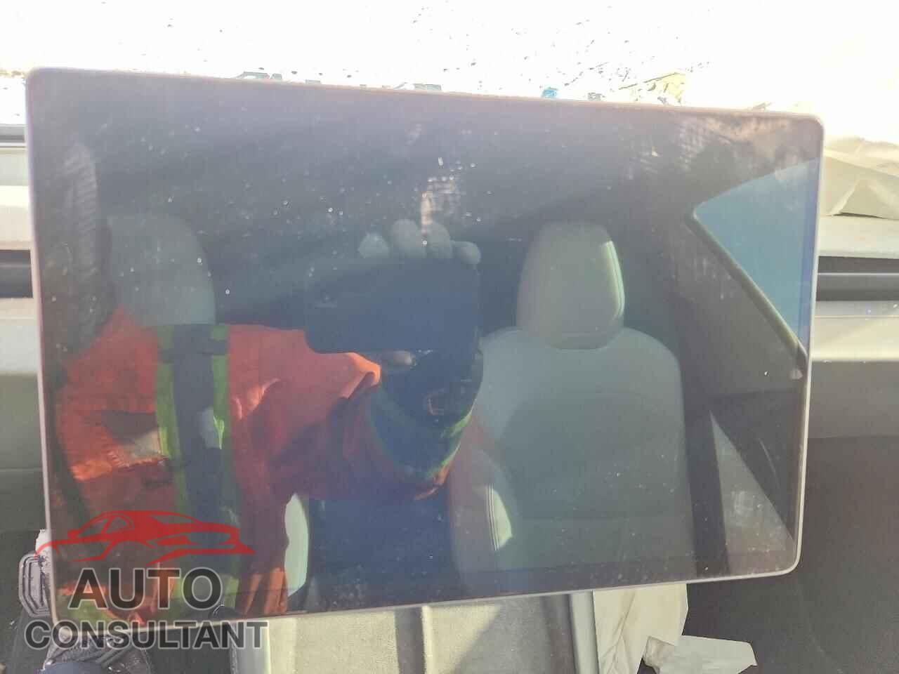 TESLA MODEL 3 2024 - LRW3E7EB3RC102600