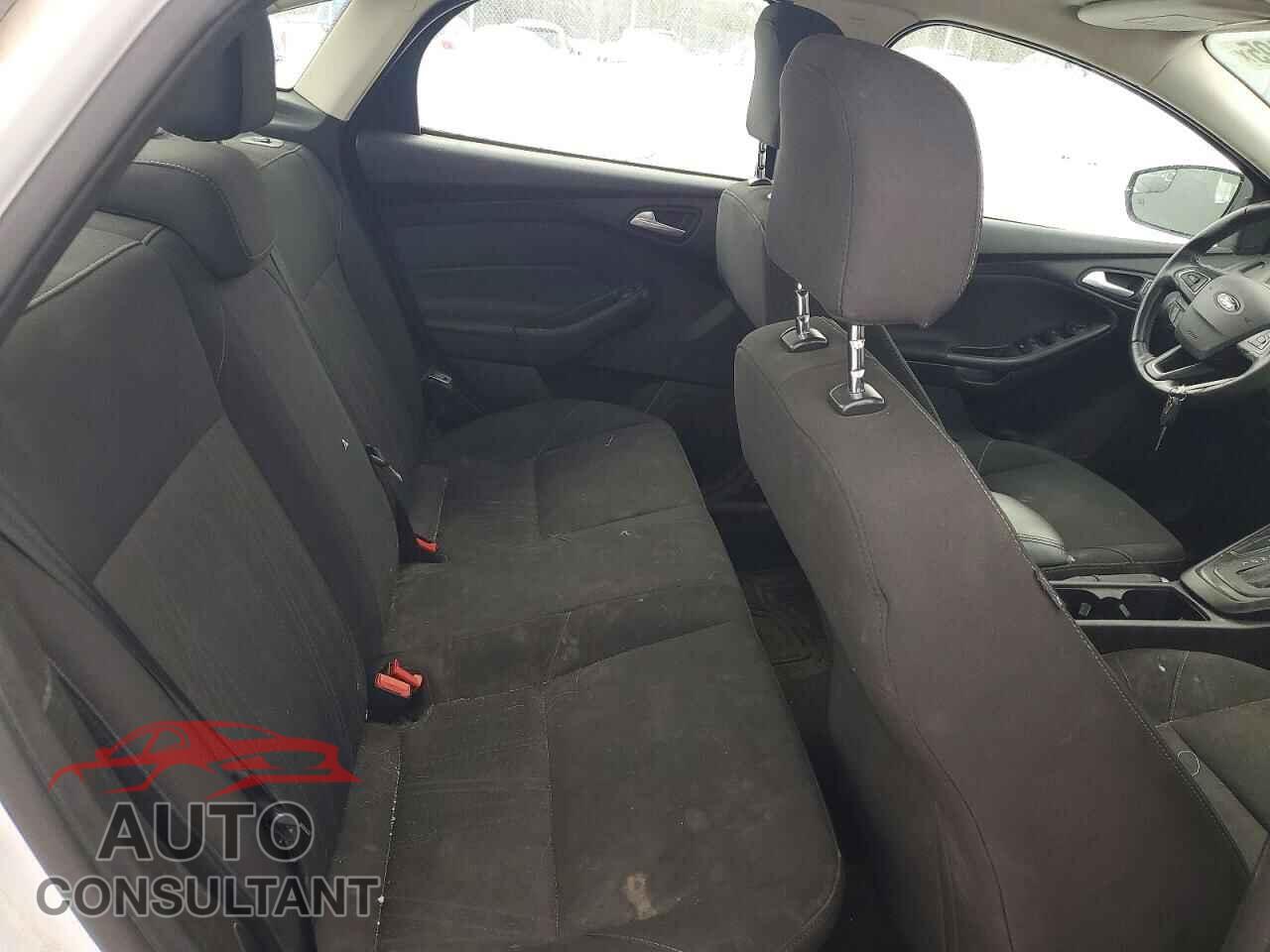 FORD FOCUS 2017 - 1FADP3F28HL300991