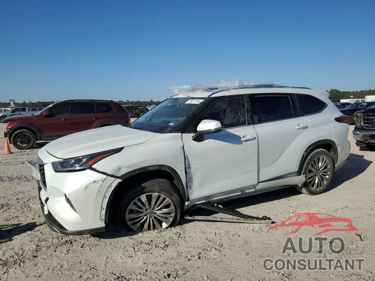 TOYOTA HIGHLANDER 2022 - 5TDFZRAH0NS123472
