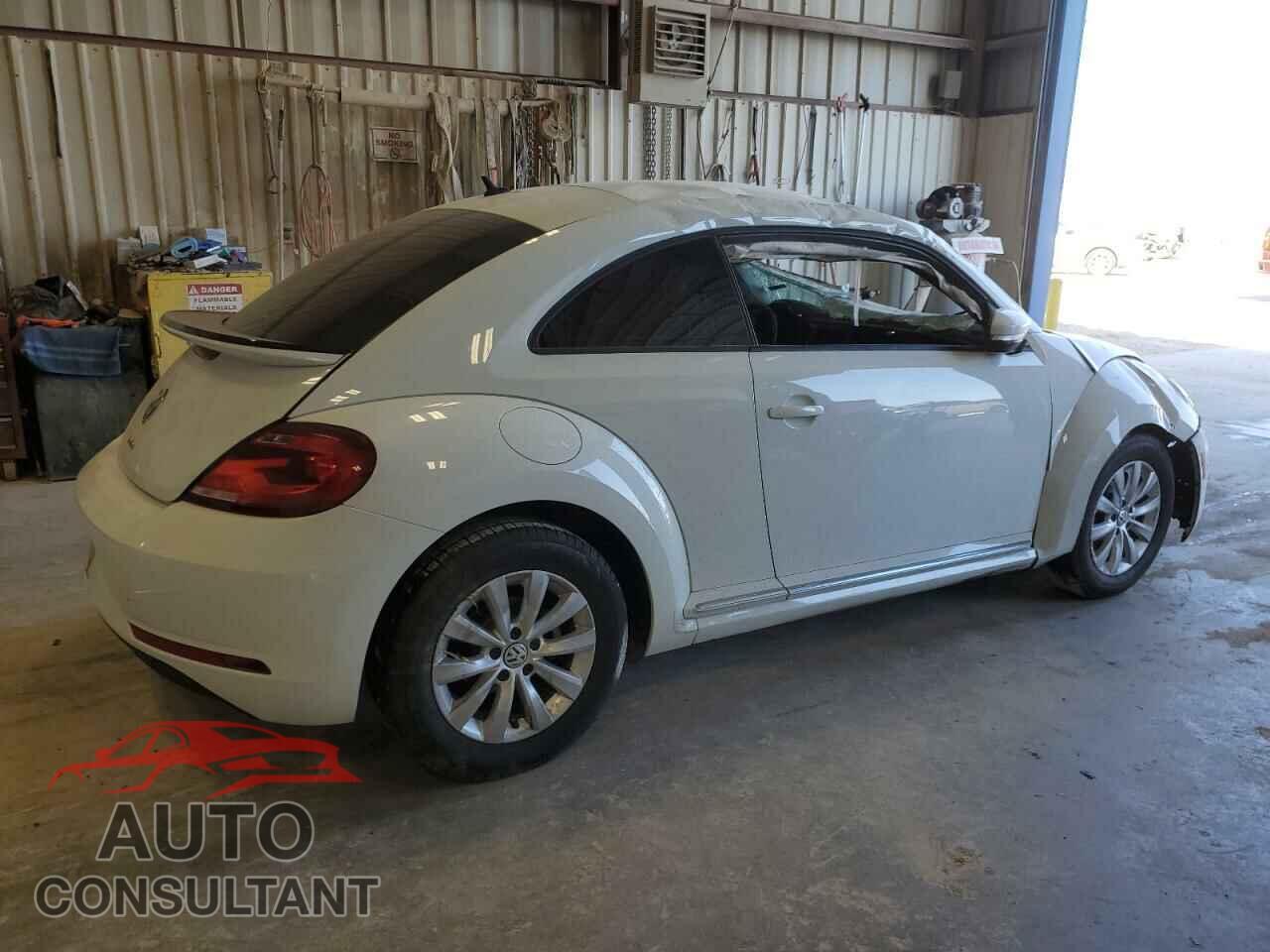 VOLKSWAGEN BEETLE 2019 - 3VWFD7AT7KM707285