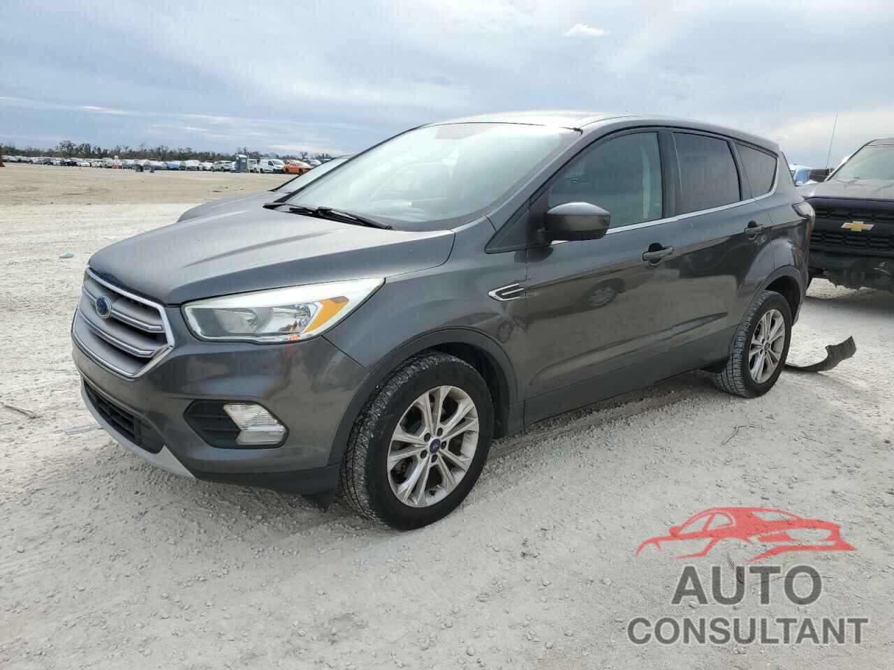FORD ESCAPE 2017 - 1FMCU0GD8HUD43570