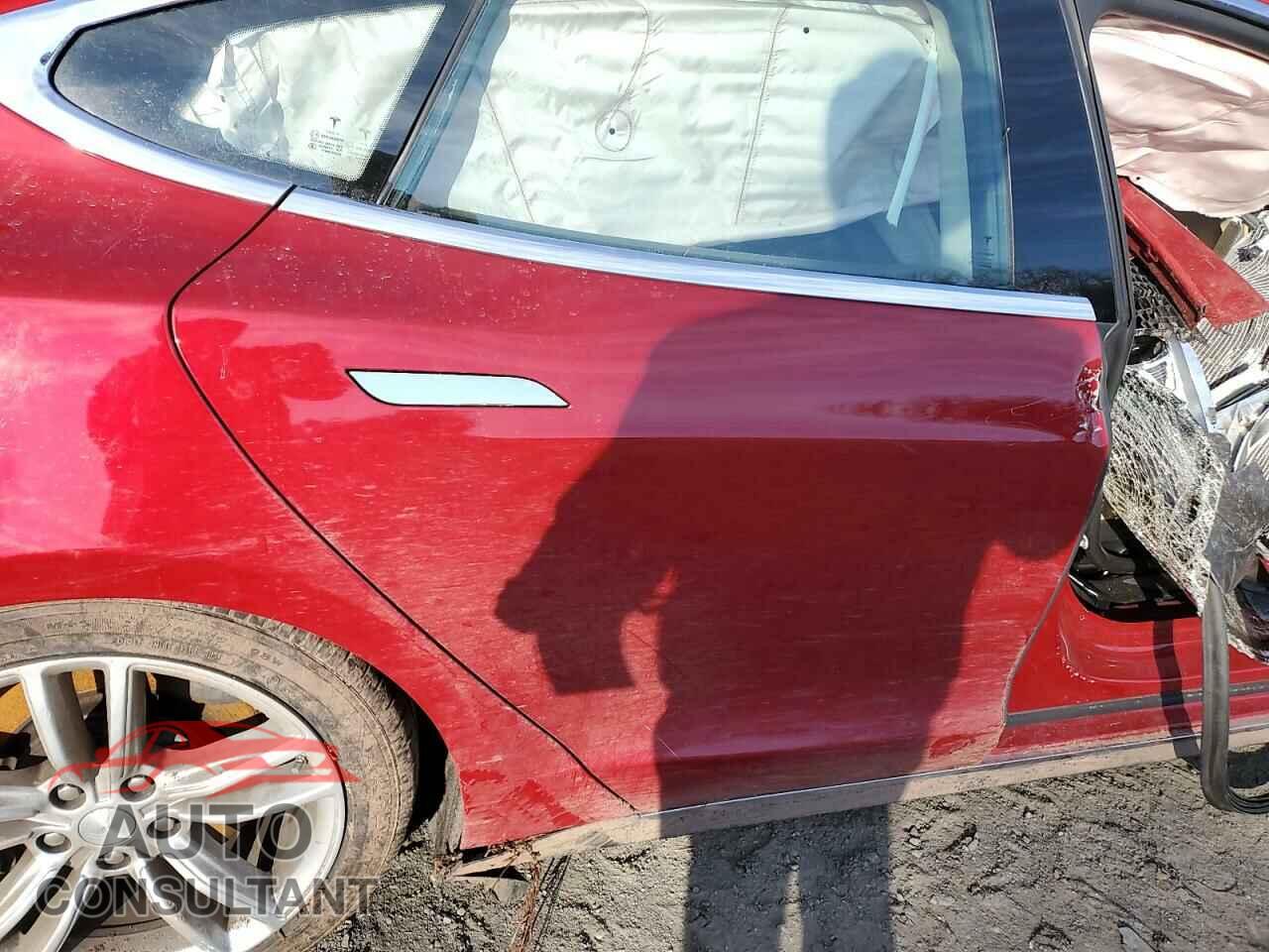 TESLA MODEL S 2015 - 5YJSA1S26FF085513