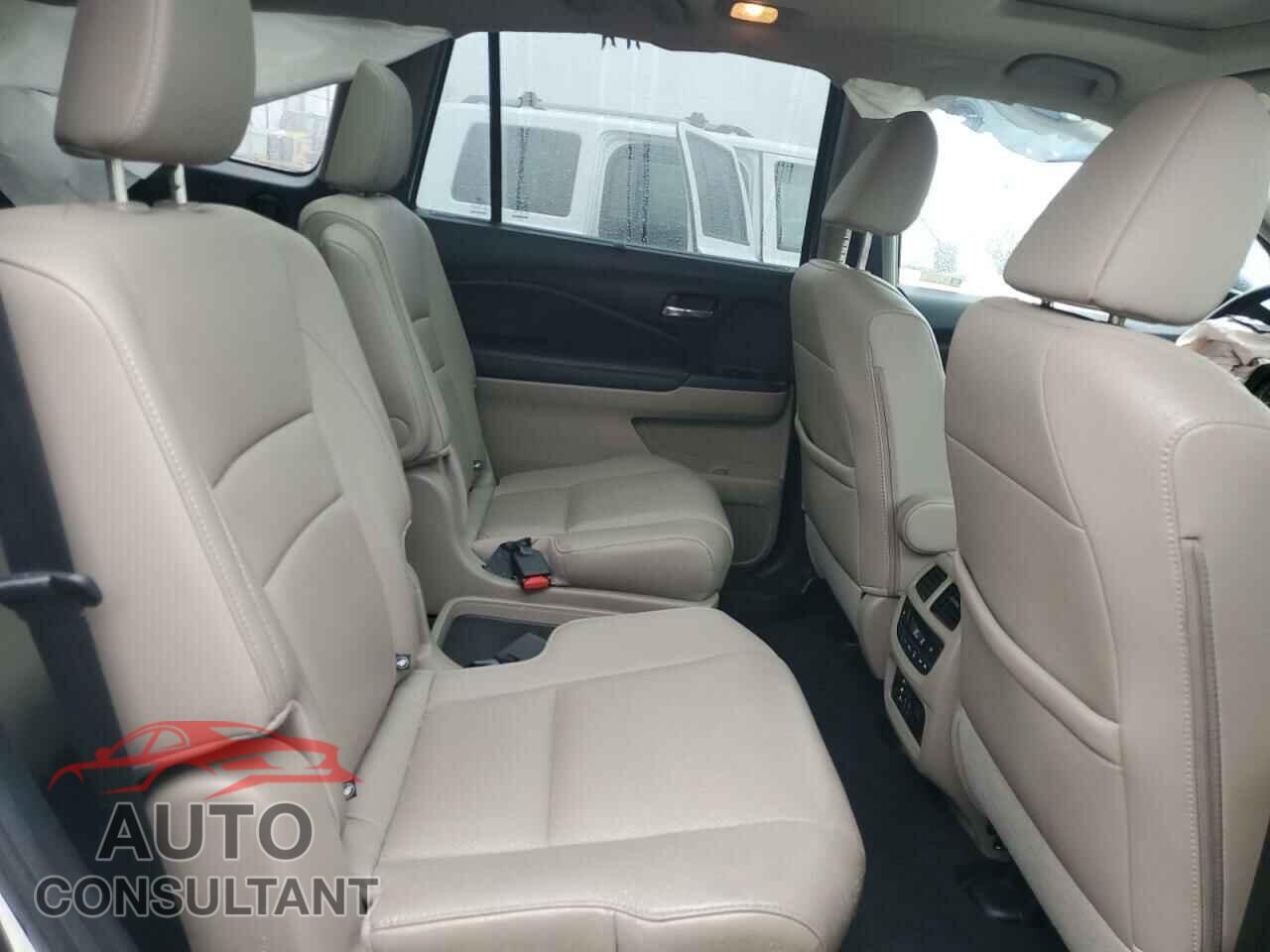 HONDA PILOT 2017 - 5FNYF6H07HB103275