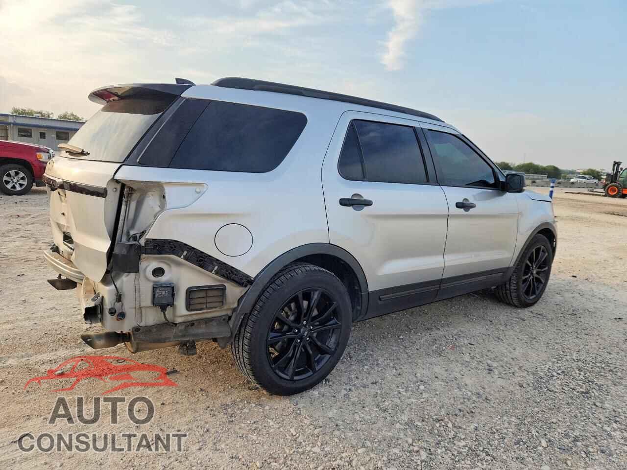 FORD EXPLORER 2017 - 1FM5K7D88HGE37042