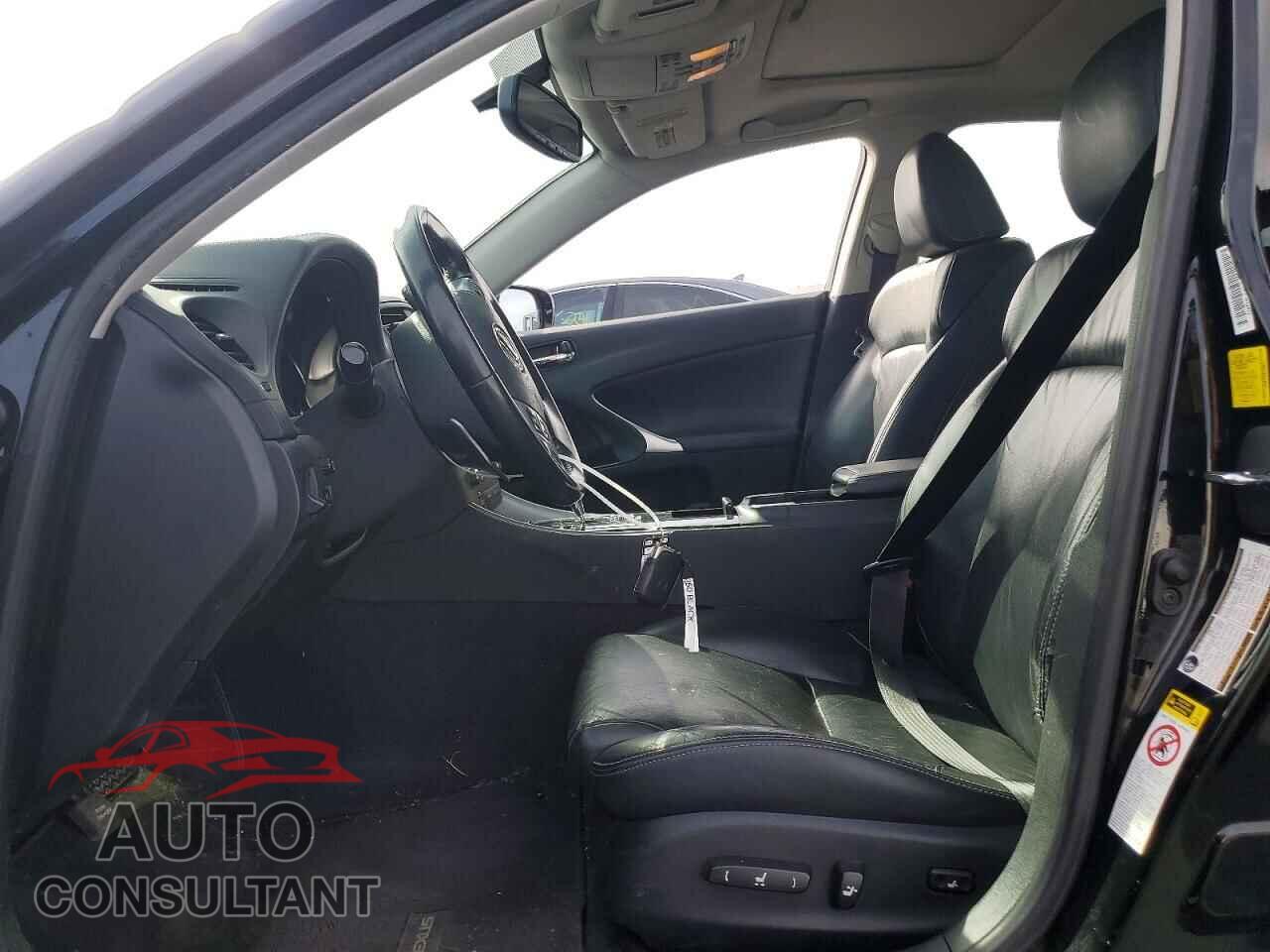 LEXUS IS 2011 - JTHBF5C24B5130093