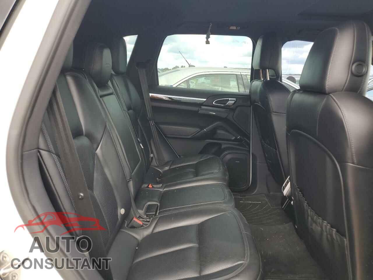 PORSCHE CAYENNE 2017 - WP1AA2A27HKA83826