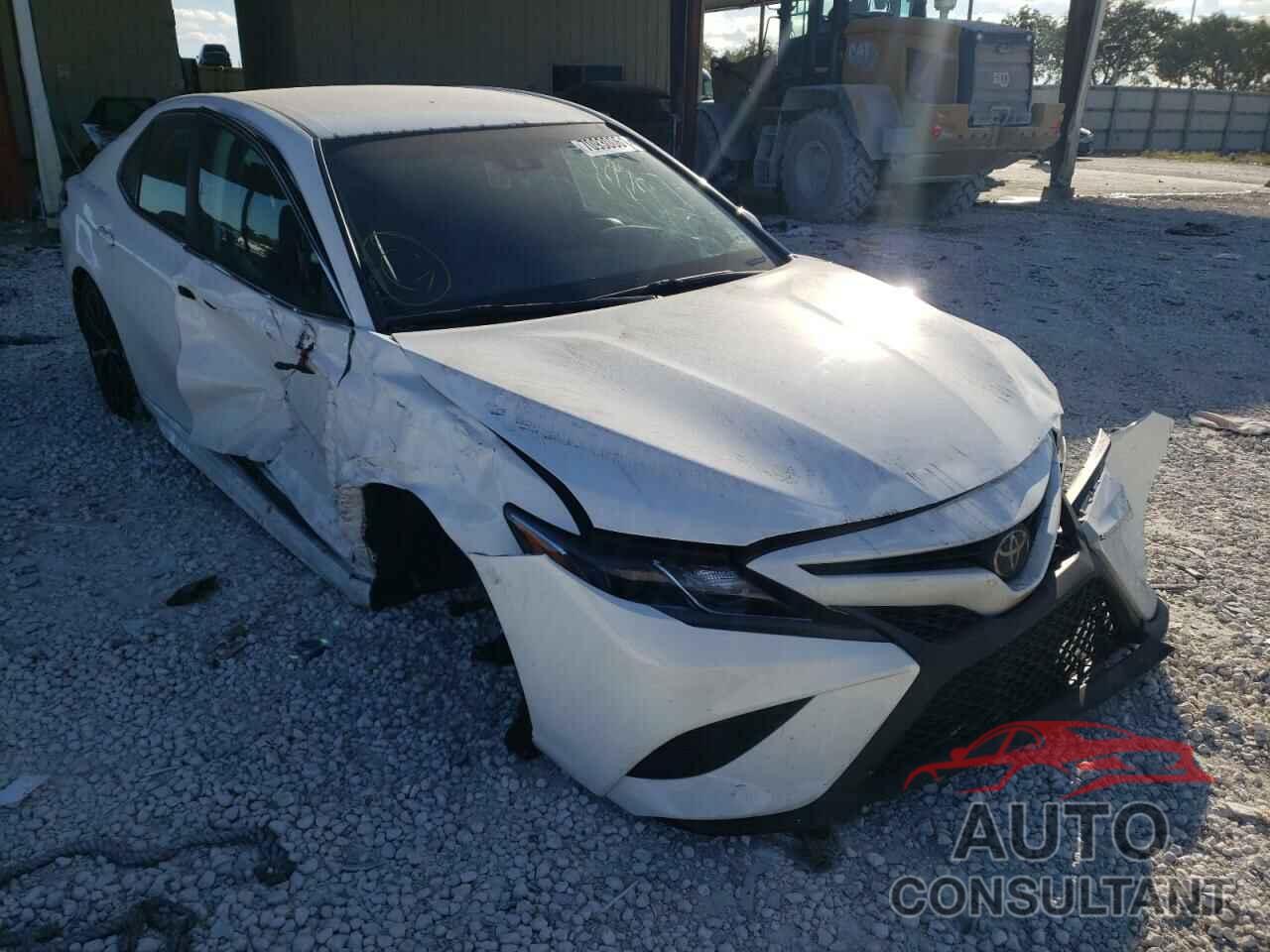 TOYOTA CAMRY 2018 - 4T1B11HK5JU024186
