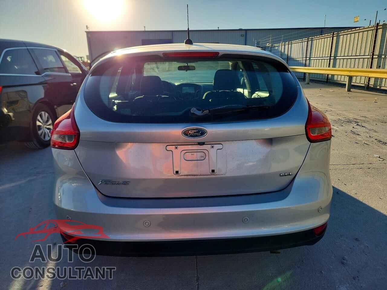 FORD FOCUS 2017 - 1FADP3M27HL276542