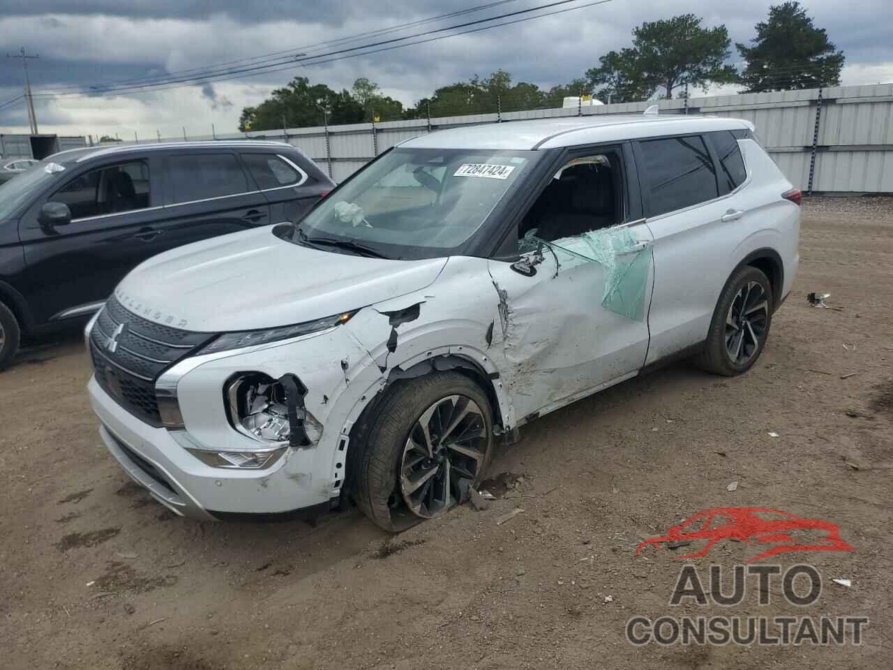 MITSUBISHI OUTLANDER 2023 - JA4J3UA83PZ017317