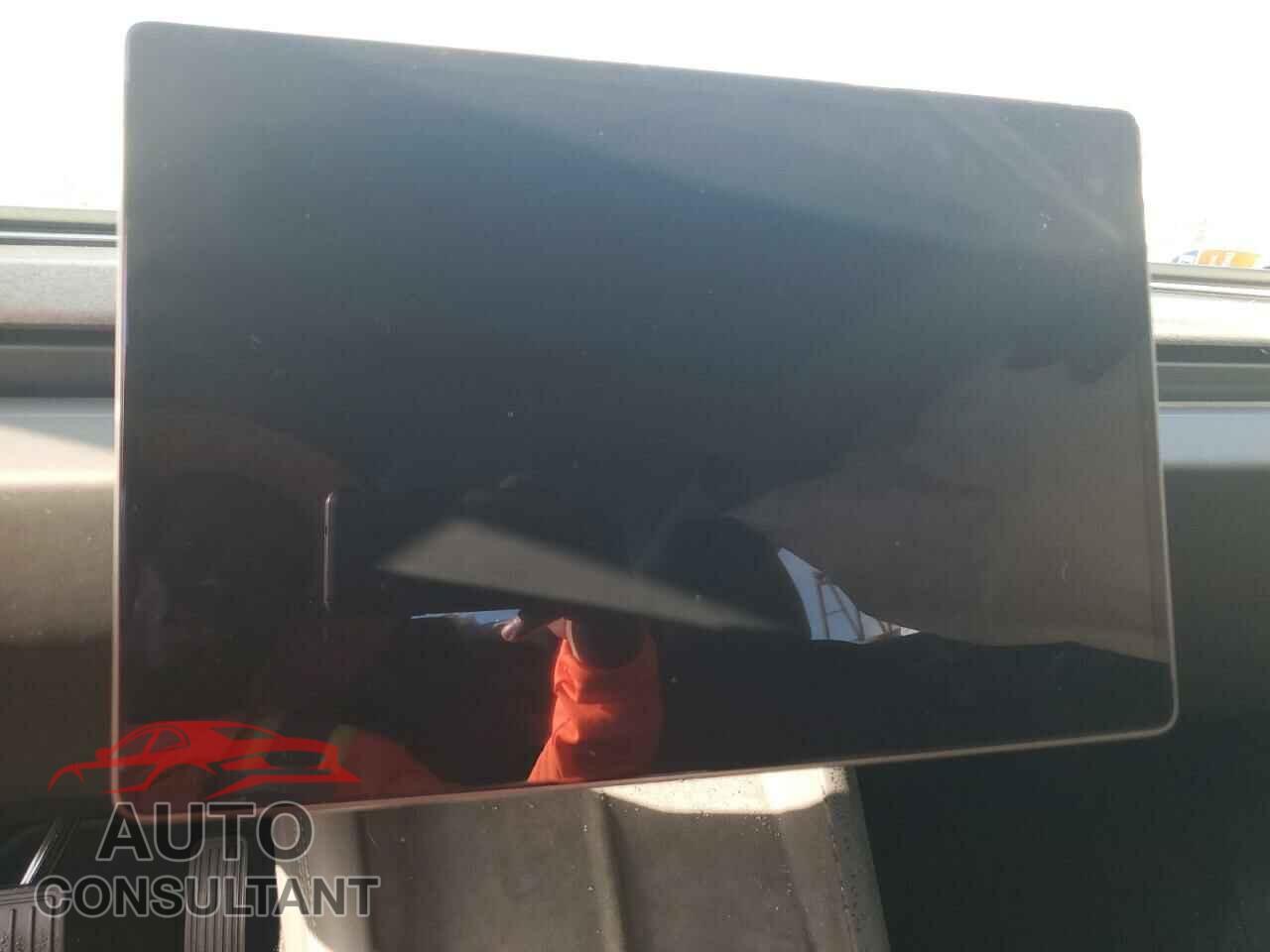 TESLA MODEL 3 2024 - 5YJ3E1EB2RF759018