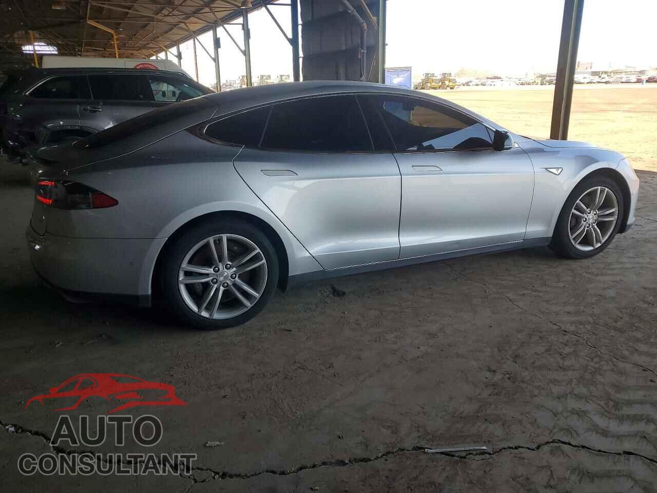 TESLA MODEL S 2015 - 5YJSA1H13FF083457