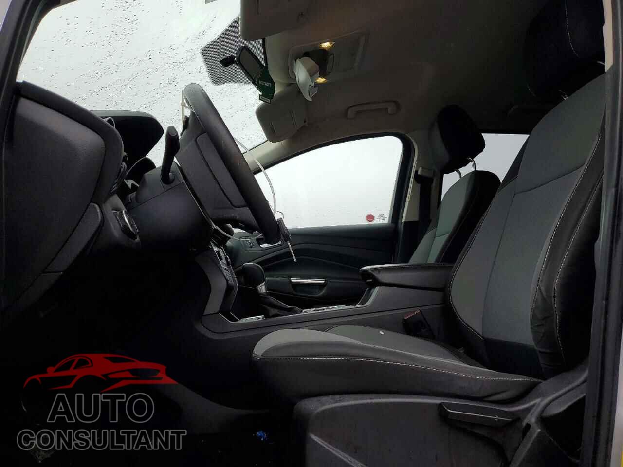 FORD ESCAPE 2017 - 1FMCU9G98HUB17206