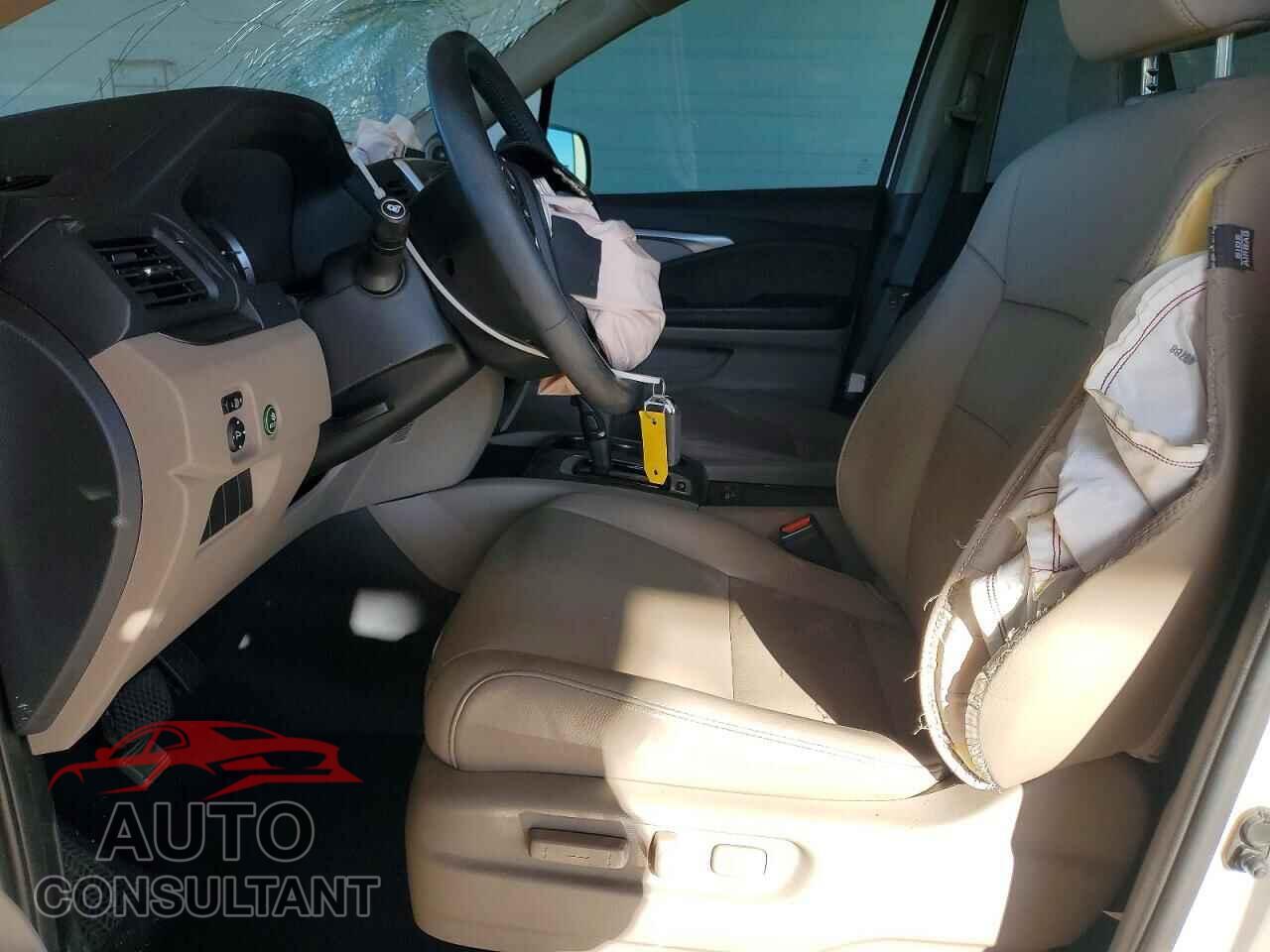 HONDA PILOT 2017 - 5FNYF6H5XHB037686