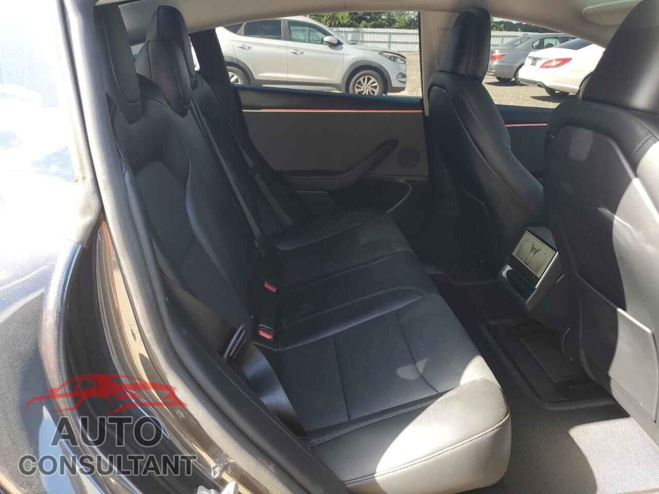 TESLA MODEL 3 2025 - 5YJ3E1EA0SF040055
