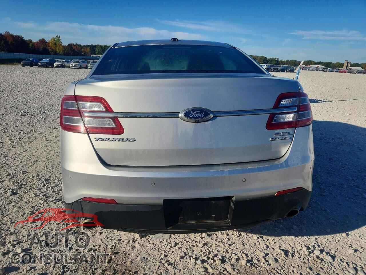 FORD TAURUS 2015 - 1FAHP2E8XFG209535