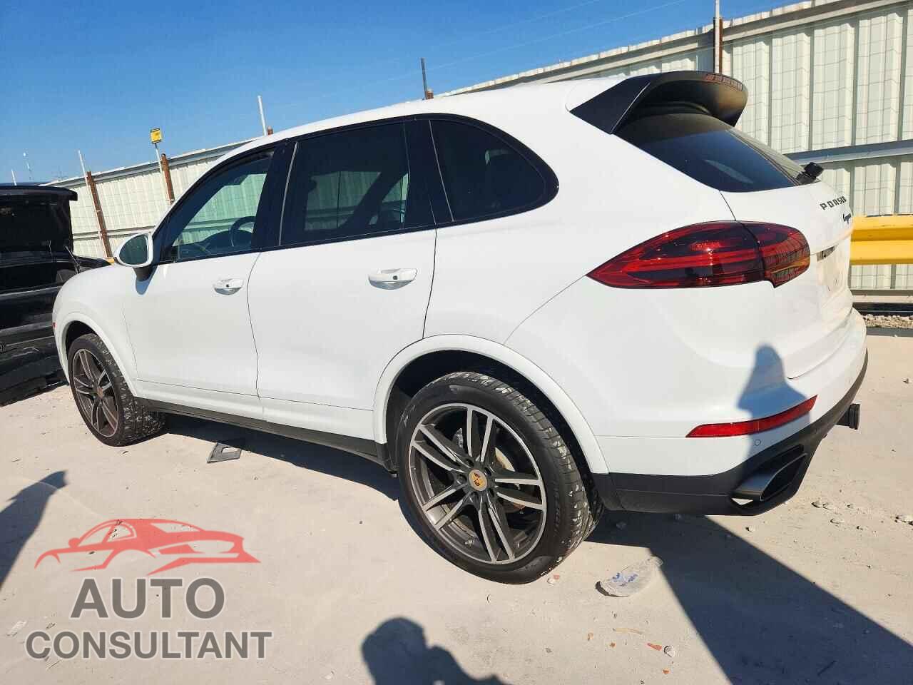 PORSCHE CAYENNE 2018 - WP1AA2A29JKA02475