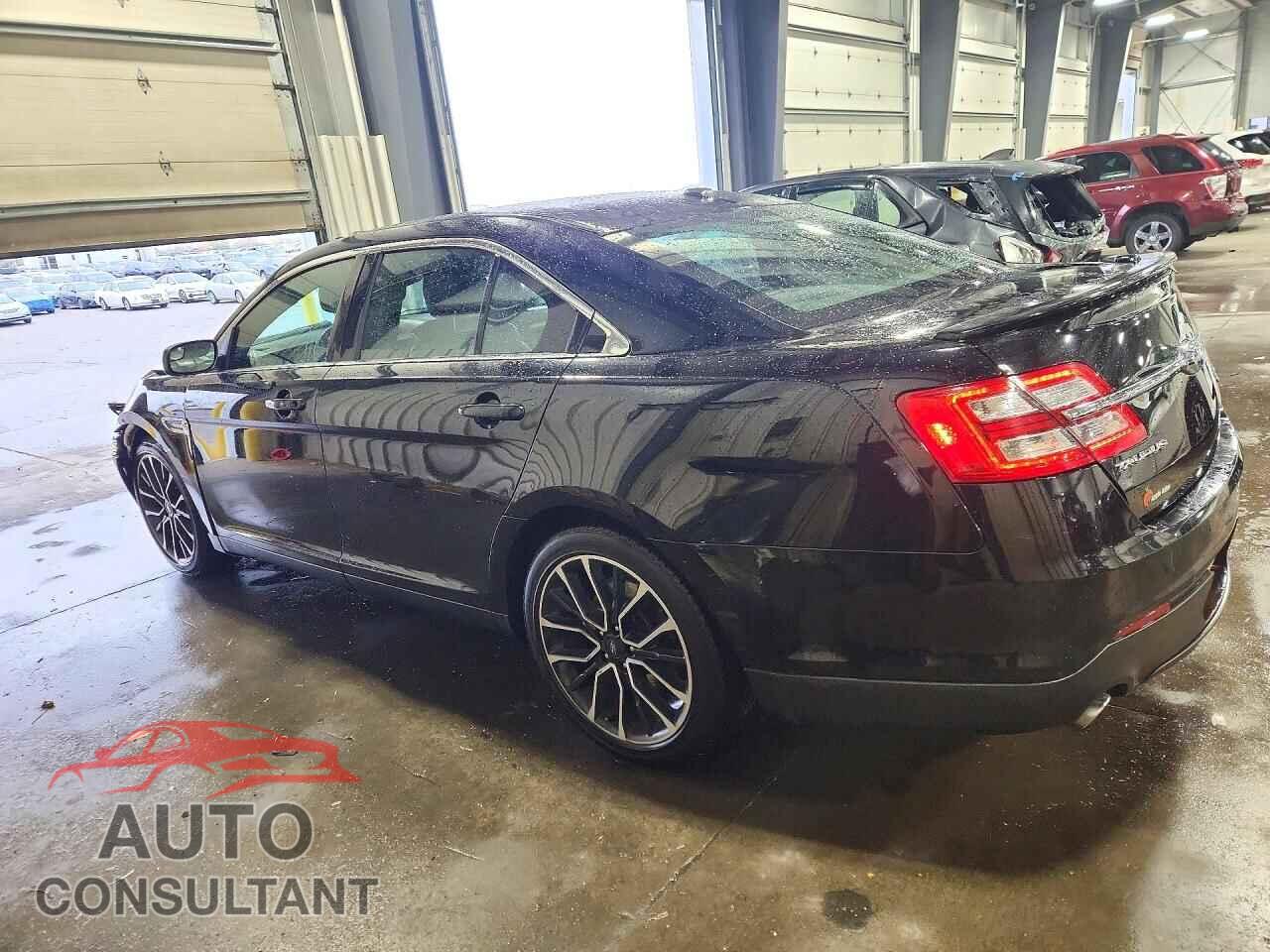 FORD TAURUS 2018 - 1FAHP2E85JG112140