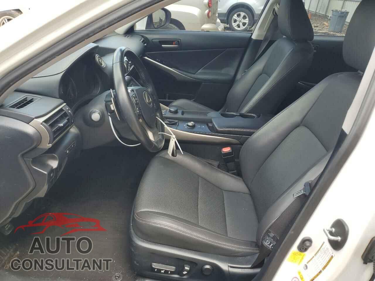 LEXUS IS 2018 - JTHBA1D22J5074871
