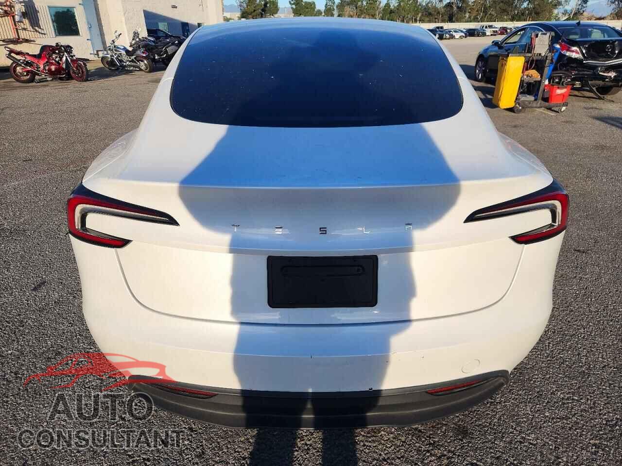 TESLA MODEL 3 2024 - 5YJ3E1EA8RF847529