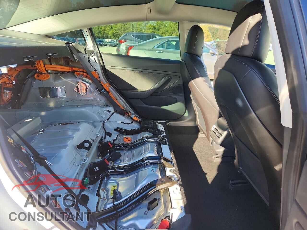 TESLA MODEL 3 2018 - 5YJ3E1EA5JF057710