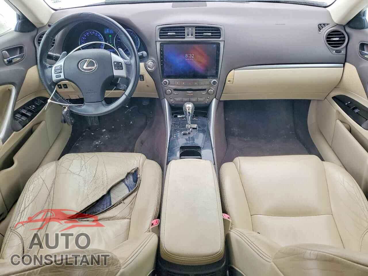 LEXUS IS 2011 - JTHCF5C24B5045792