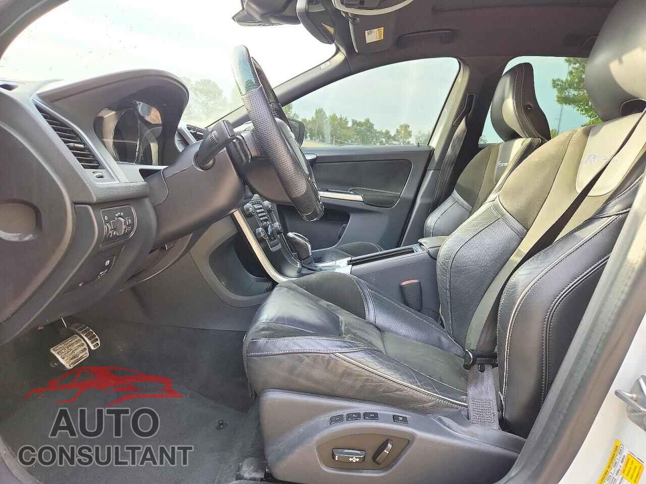VOLVO XC60 2015 - YV4902RF0F2560928