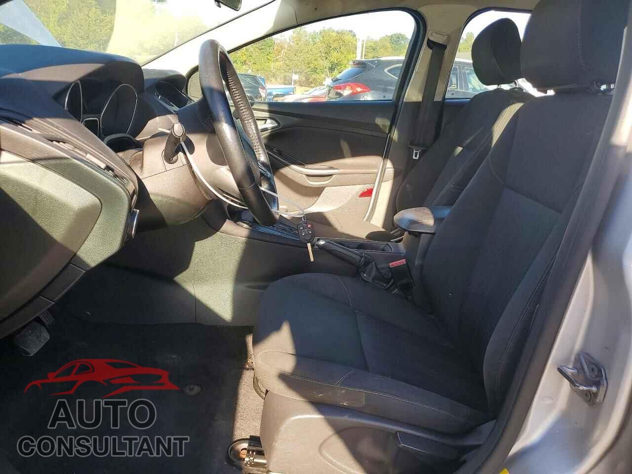 FORD FOCUS 2015 - 1FADP3K29FL352424
