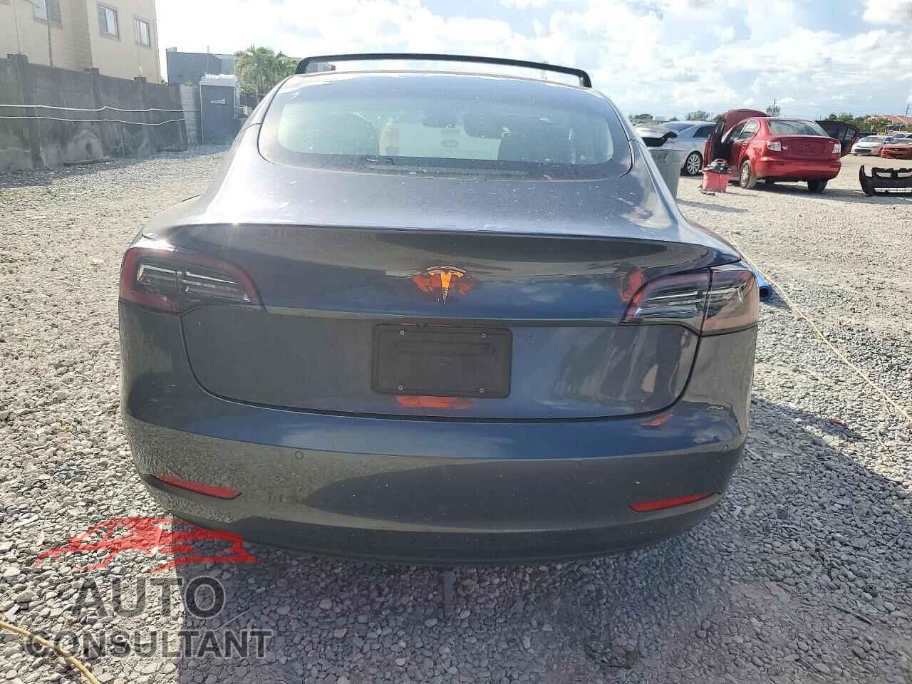 TESLA MODEL 3 2021 - 5YJ3E1EA5MF092610