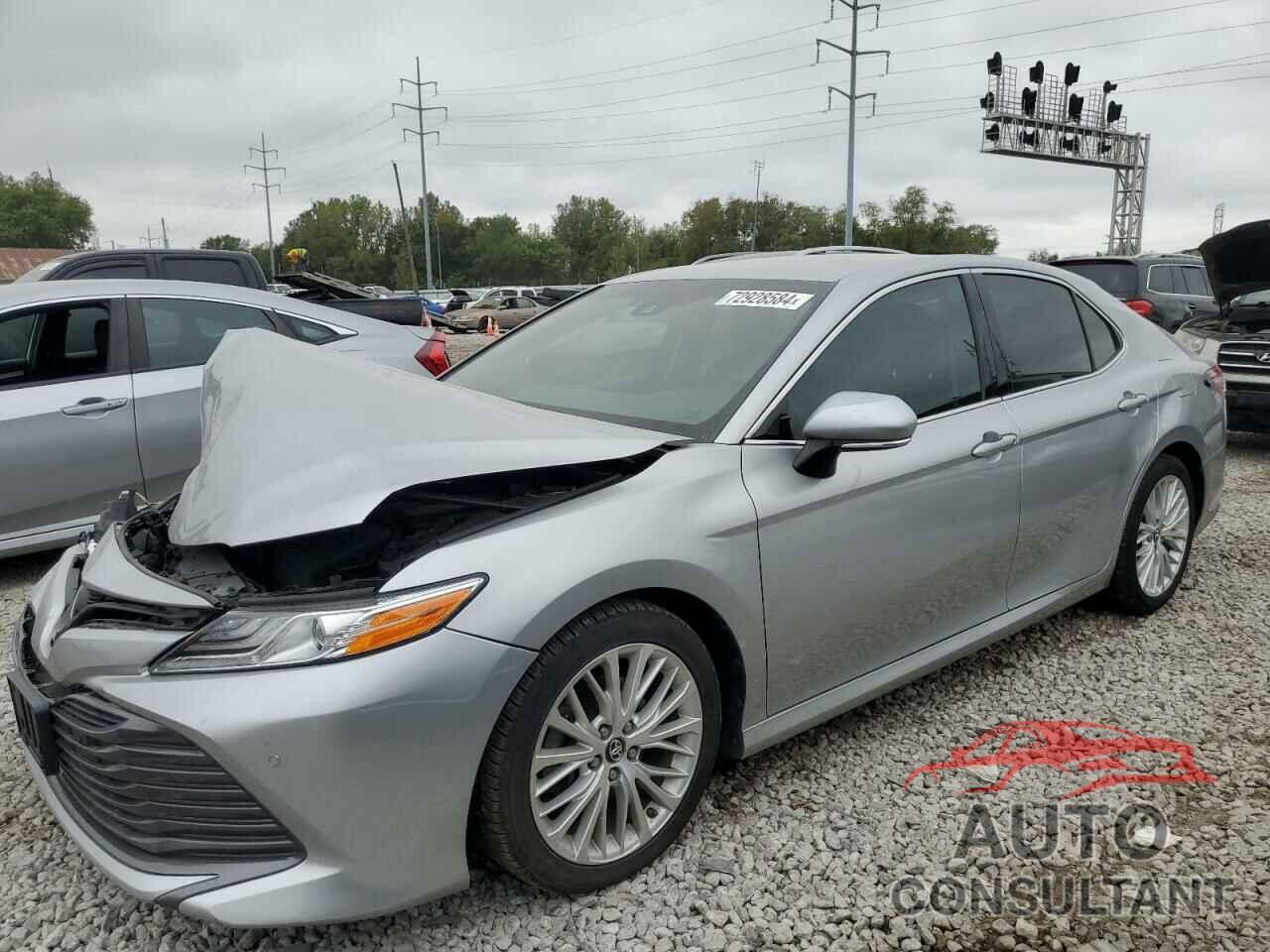 TOYOTA CAMRY 2018 - 4T1B11HK1JU014075