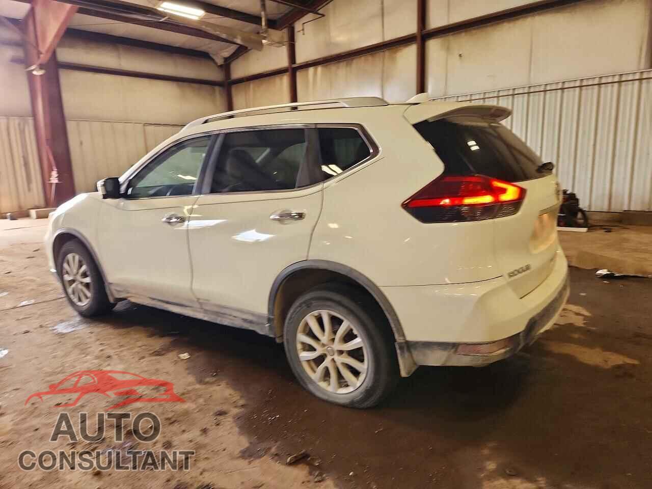 NISSAN ROGUE 2017 - KNMAT2MT6HP600455