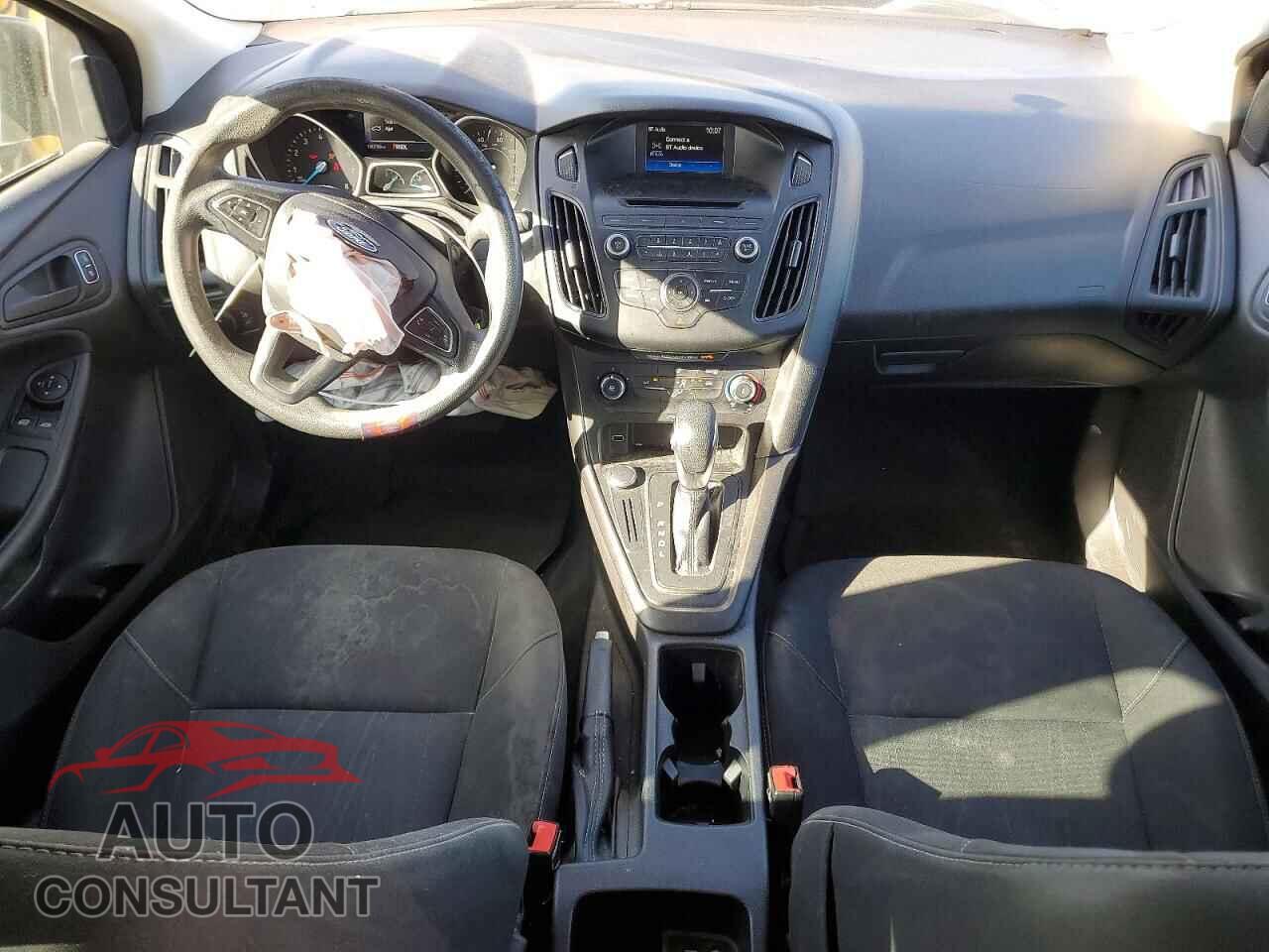FORD FOCUS 2017 - 1FADP3E22HL348181