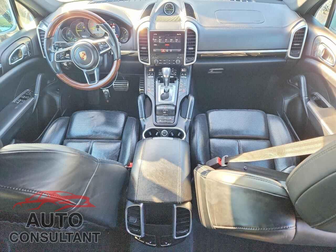 PORSCHE CAYENNE 2017 - WP1AE2A26HLA74324