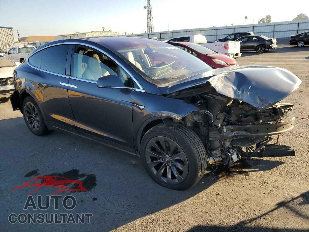 TESLA MODEL X 2018 - 5YJXCAE26JF132477