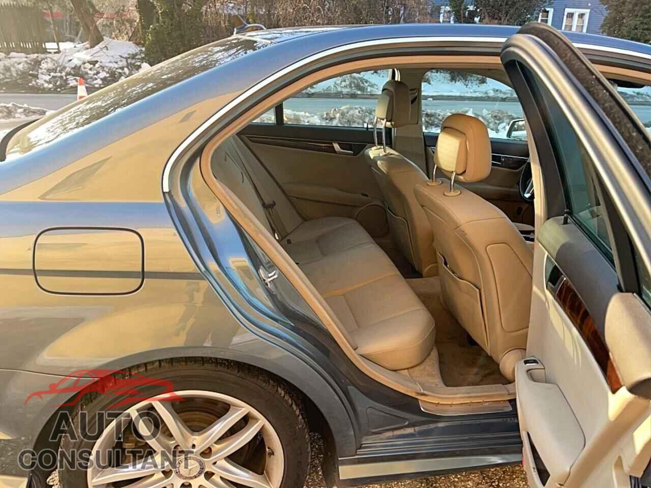 MERCEDES-BENZ C-CLASS 2012 - WDDGF4HB9CA724817
