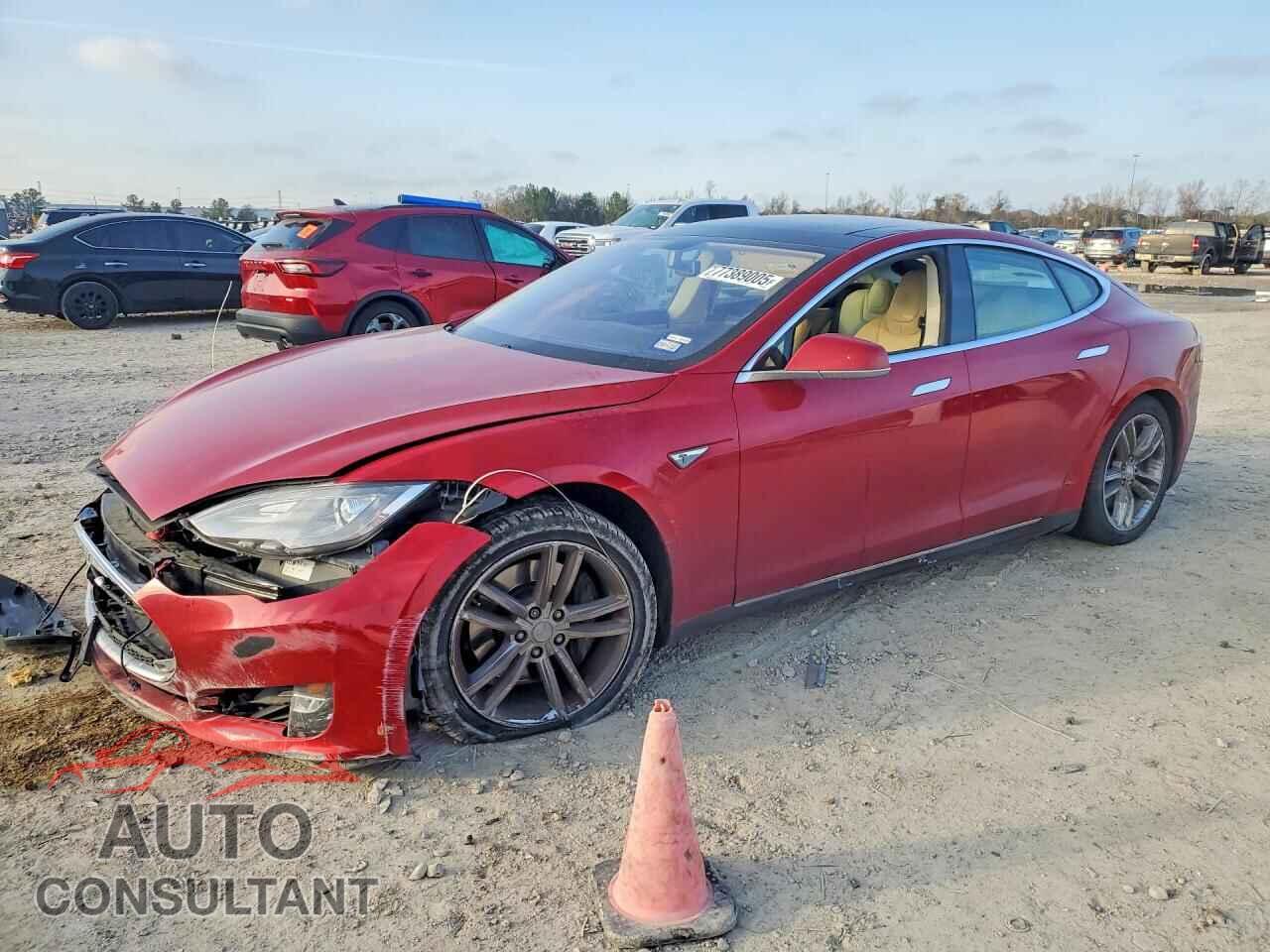 TESLA MODEL S 2013 - 5YJSA1CG4DFP20090