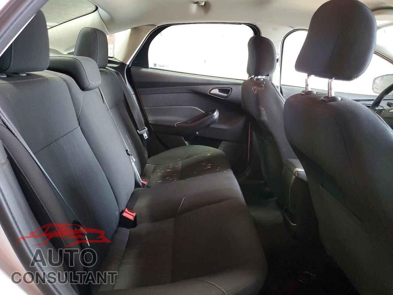 FORD FOCUS 2015 - 1FADP3F22FL383458