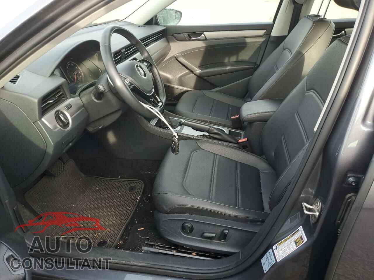 VOLKSWAGEN PASSAT 2021 - 1VWSA7A33MC012300