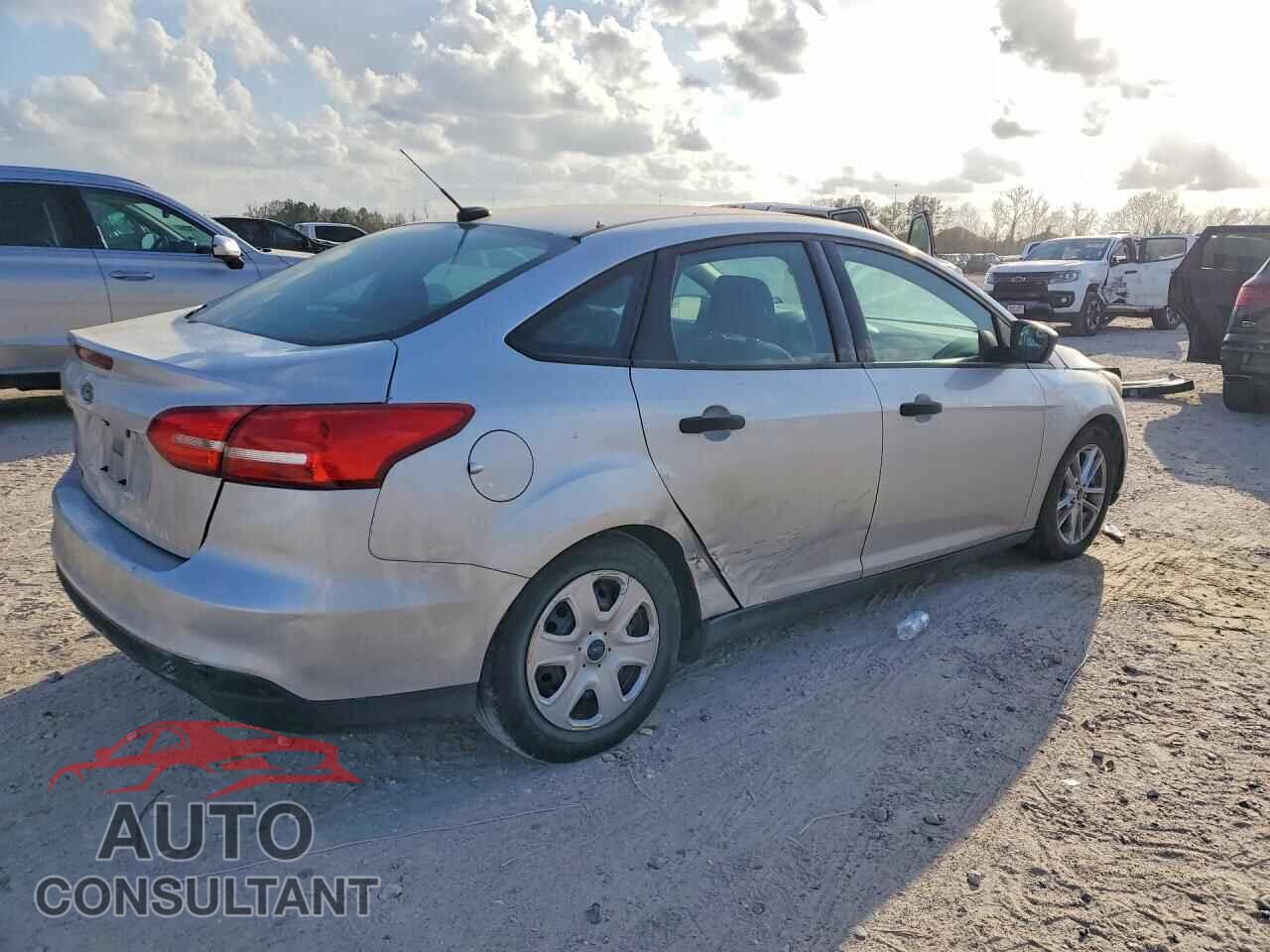 FORD FOCUS 2015 - 1FADP3E27FL326058