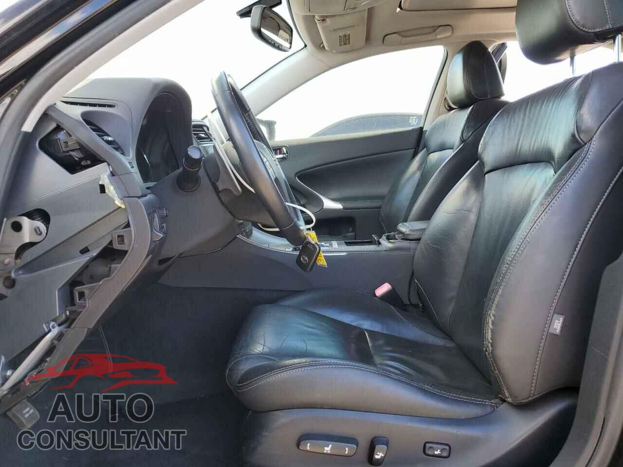 LEXUS IS 2011 - JTHBF5C24B5142115