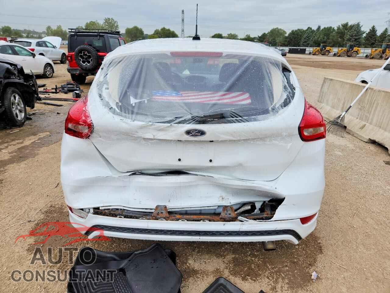 FORD FOCUS 2016 - 1FADP3K2XGL229121