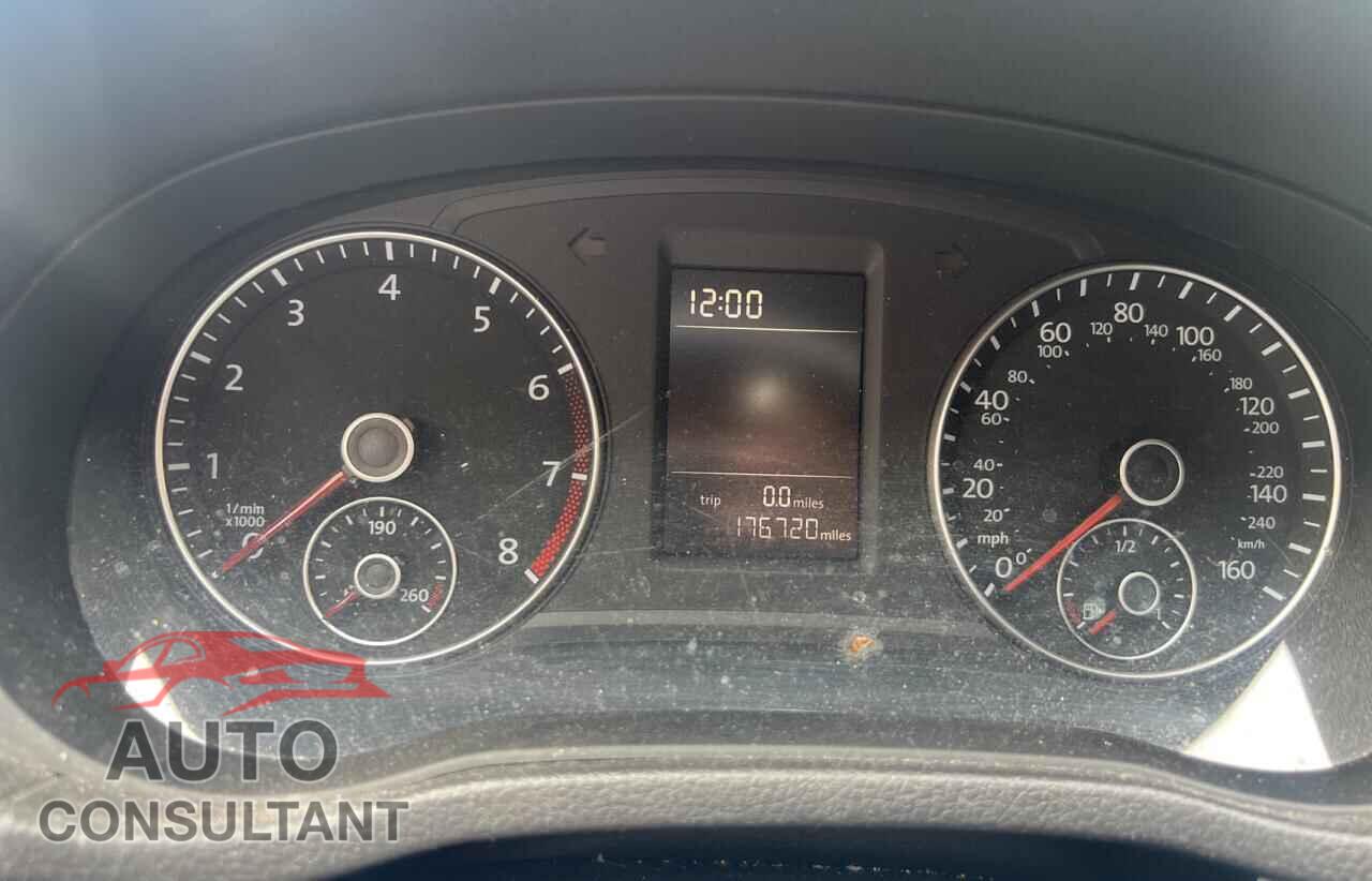 VOLKSWAGEN PASSAT 2015 - 1VWAT7A34FC093056