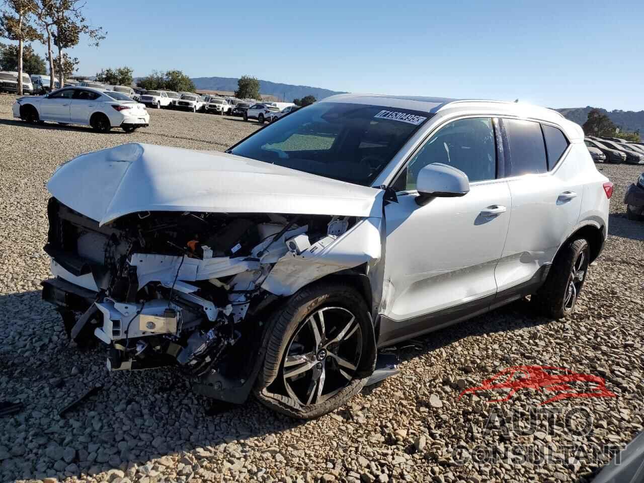 VOLVO XC40 CORE 2025 - YV4L12UJXS2591709